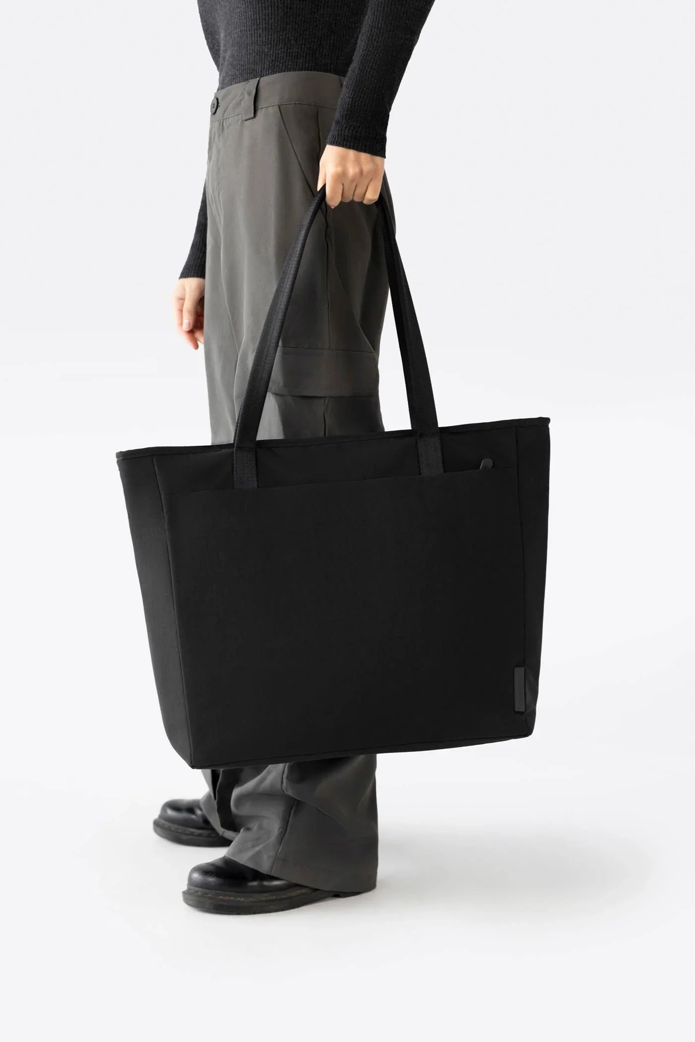 #colour_charcoal black